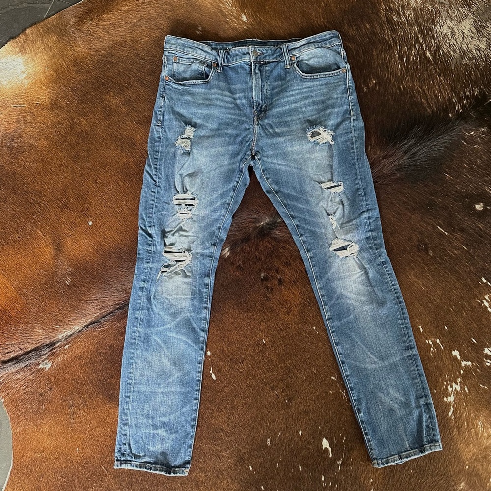 Men’s American Eagle distressed denim jeans!